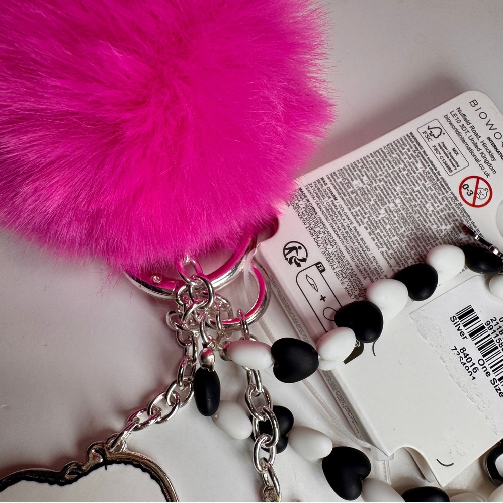 NWT Women's Peanuts Snoopy Bag Charm or Keychain from Primark. - Picture 10 of 11